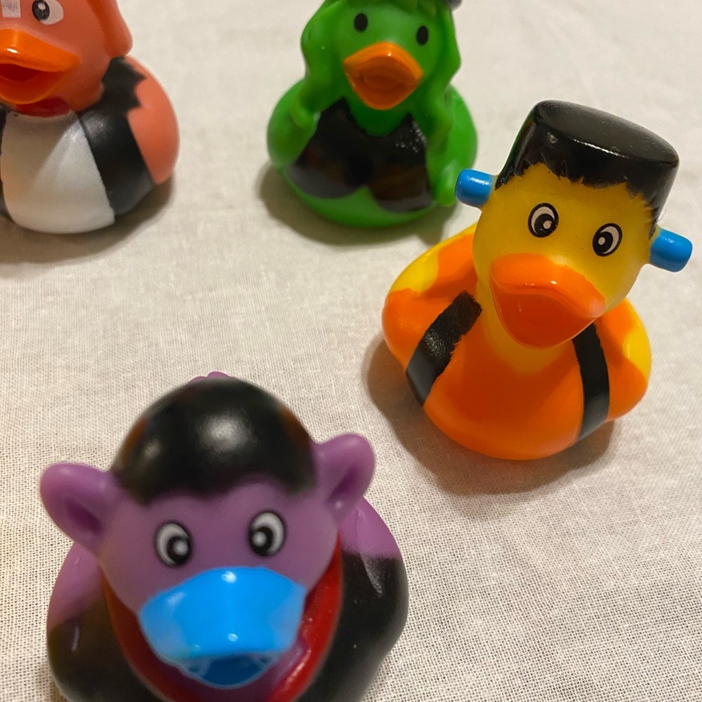 Set of Halloween Themed Rubber Ducks
DUCK A JEEP!
Brand new !! - Picture 3 of 3